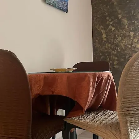 Cozy Old Train Station Appartement Tirana