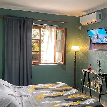 Cozy Old Train Station Appartement Tirana