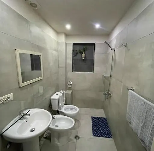 Cozy Old Train Station * 地拉那